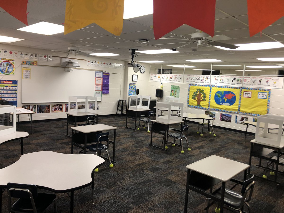 Mascarilla ✅ Our Spanish classroom ✅ I cannot wait to see everyone! #gurneywearsamask