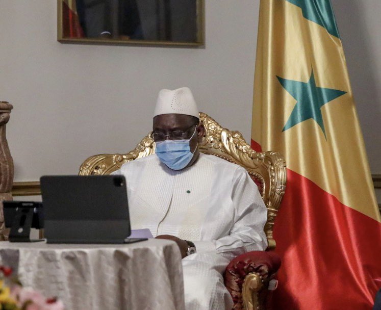 Macky_Sall's tweet photo. J’ai pris part ce 28 août 2020 au Sommet extraordinaire de la #CEDEAO sur le #Mali. Je salue les conclusions consensuelles du Sommet sur le processus devant mener au retour à l’ordre constitutionnel. https://t.co/wDXCr5Dc15