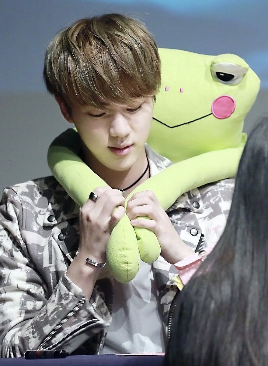 JinAppas_RJ's tweet photo. Appa with a Frog #ItsEyesAreCreepy #SaveAppa https://t.co/F15I8U4bhZ
