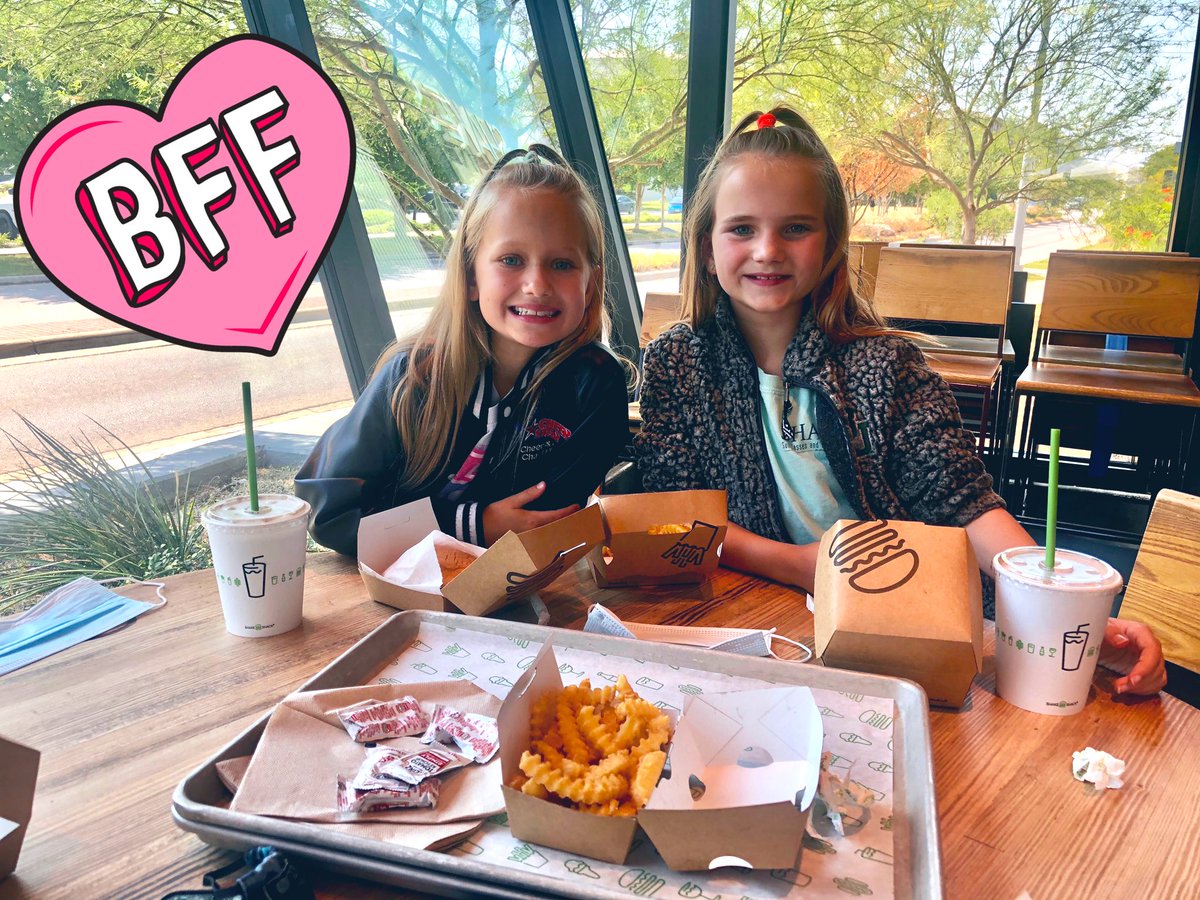 Fri-Yay lunch curtesy of <a href="/MollyEbeier/">Molly Ebeier</a> + <a href="/shakeshack/">SHAKE SHACK</a> 🙌🏻🍔🥤
Fueling those brains, another perk of virtual learning! <a href="/RiverRidgeElem/">River Ridge Elem</a> #relentlessrattlers #lunchbunch #besties