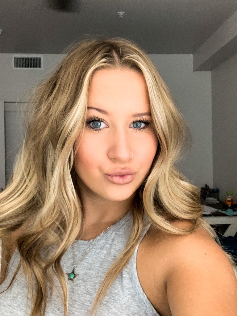 ShelbyLinn23's tweet photo. Stay radiant⚡️ https://t.co/kGlEC8ESAq