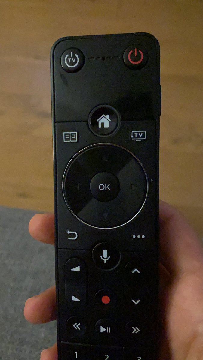 Hey <a href="/ZiggoWebcare/">Ziggo</a> <a href="/ZiggoCompany/">Ziggo</a> why not add more power and more tv buttons on the remote? Maybe then it would work? Yeah! 👌🤯