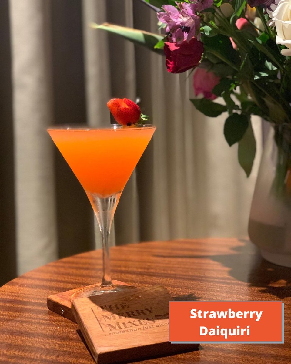 What are you drinking this Friday? 🥳Ever tried a Hemingway’s Daiquiri? Which of these do you think it is? 👀😁😁

Meanwhile, peep my garnish game 👀🔥💪🏾💃🏽💃🏽

Check out our Daiquiri recipes & lots more for your Friday drinkspiration here 👉🏾👉🏾 instagram.com/p/CEcWkWSl_Pp/…
