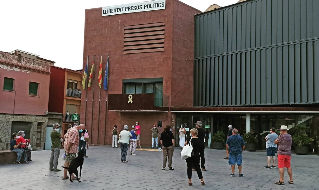 120a concentració <a href="/ANCGelida/">ANC Gelida</a> coincidint amb la #lectura de l'article "Els músics del Titànic" de <a href="/boye_g/">Gonzalo Boye</a> i la #cançó de Màxim en català a The Voice Kids #França #LlibertatPresosPolítics #Gelida #Penedès instagr.am/p/CEcaqTepqyp/