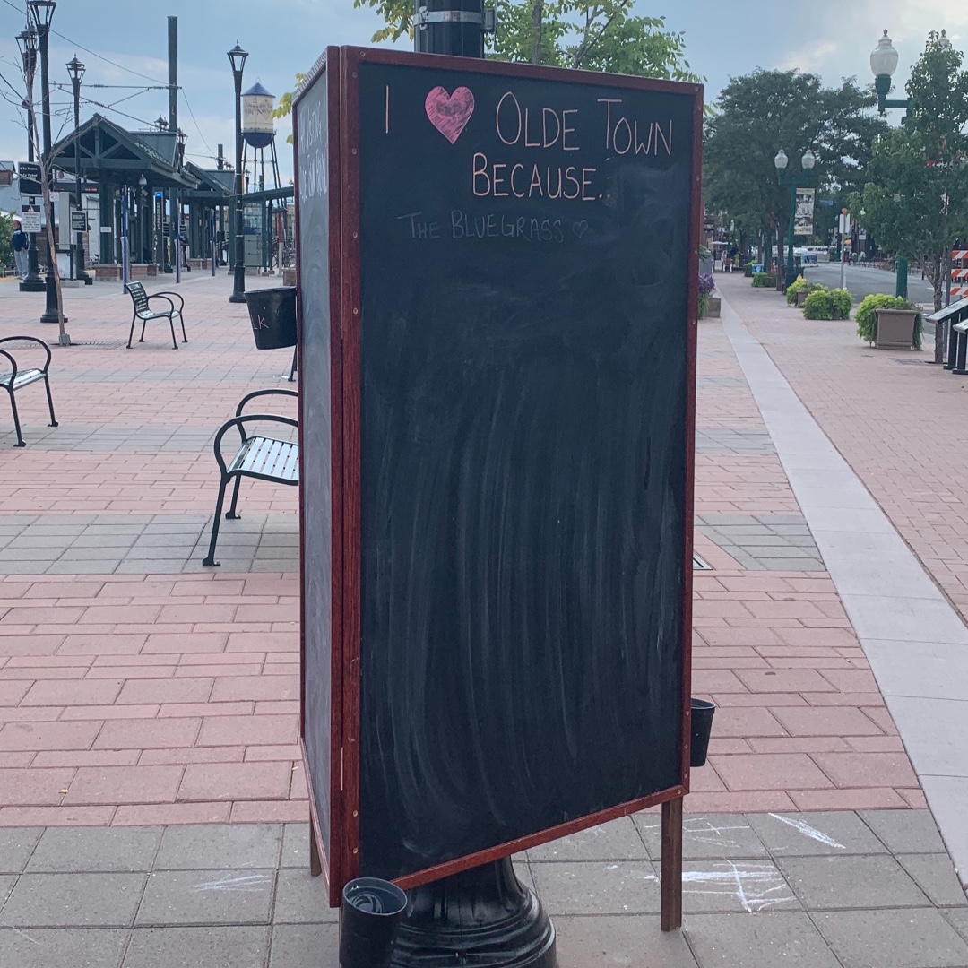 OldeTownArvada's tweet photo. The chalkboards in the RTD plaza are clean and ready for you to leave your mark! If you stop by and leave a message, snap a pic share them with us using the hashtag, #oldetownarvada.
#artstrongarvada #oldetownstrong #investinarvada #rtdgline #asummerlikenoother https://t.co/mw2wlzCESF