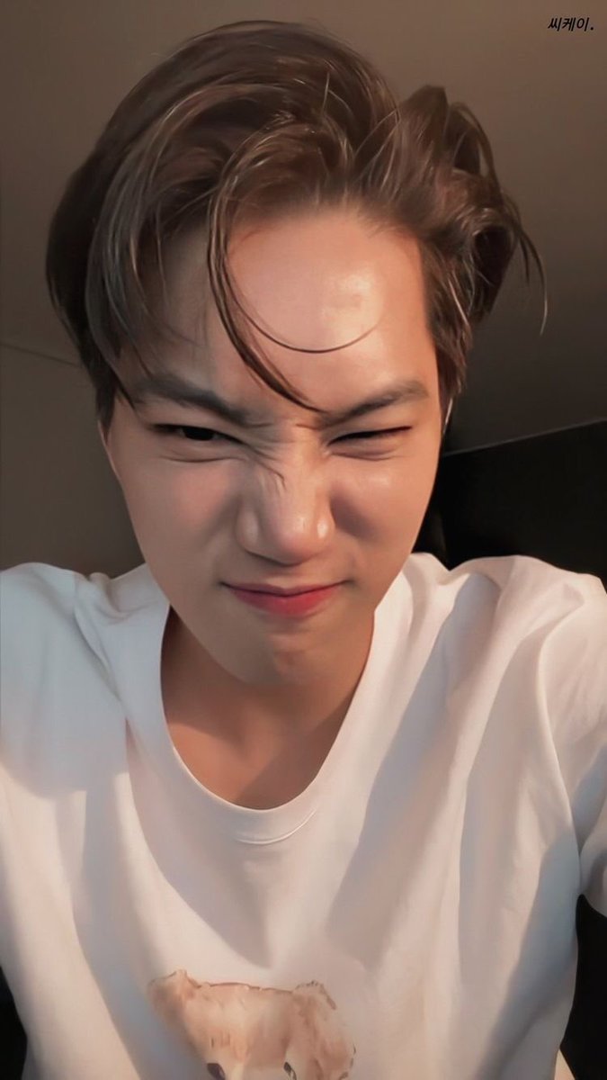 rayeol614's tweet photo. Stay safe both of you and rest well take care of yourself, eat  and sleep well, don’t be tired ever please both of u dod well, we love you so please rest EXOLS LYSM have good day and sweat dream my lil babes LOVE FROM ARAB EXOL rest well plz #ForeverWithBaekhyun 
#ForeverWithKai https://t.co/UO8SMH3Wi1