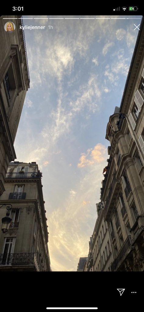 chelsead21's tweet photo. kylie jenner on a luxury vacation in Paris... during a global pandemic... despite american travel bans? and people have the AUDACITY to defend the rich https://t.co/HviMXd0RAh
