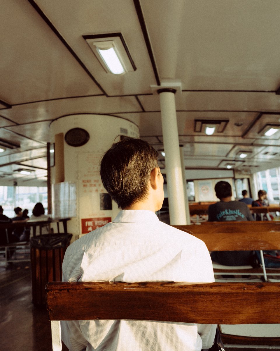 jonathanbertin's tweet photo. Golden hour dans le star ferry à Hong Kong.

insta: jonathanbertin https://t.co/8ZzDWcEQh0