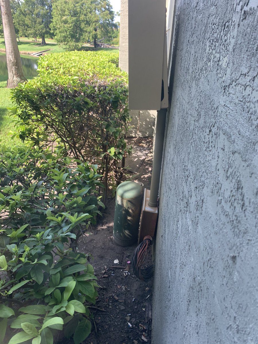 TanoAndrea's tweet photo. @Ask_Spectrum who can I contact to report spectrum technicians being dirty and not picking up after themselves? https://t.co/xWFfGArvFx