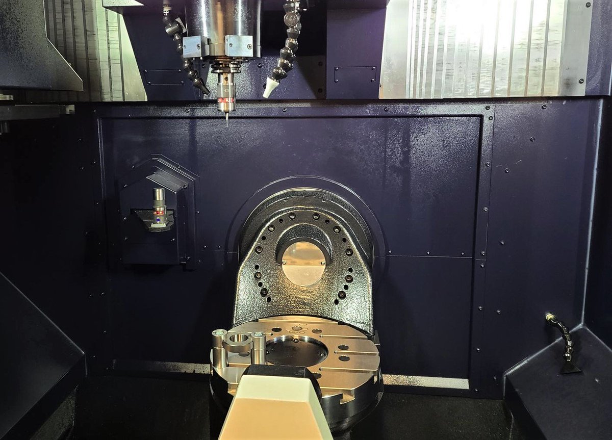 Blum_Novotest's tweet photo. #FridayFromTheField! One of this week's installs features the Z-Nano #toolsetting #probe along side the TC52 #touchprobe, both installed on an #hwacheon D2-5AX #cncmachine . This combo set is a perfect pair for tool setting and workpiece measurement within the machine tool. https://t.co/G5tsYY80EC