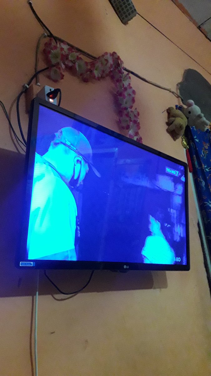 LZahyu's tweet photo. #indonesiagiveaway @TRANS7 
Saya sudah menikah selama 16 tahun.Alhamdulillah sudah mempunyai anak 6.Hidup saya bahagia dan sederhana.Sayangnya dalam keadaan krisis, saya tidak ada rezeki walaupun cuma hanya dapat sembako.Semoga dapat rezeki dari mas baimm🙏🙏 https://t.co/zpaTRouc3t