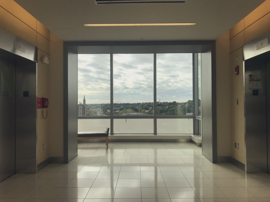 EChrisDee's tweet photo. Morning #preround room with a view looking like a cross between an Edward Hopper painting and Mies van der Rohe pavilion 😻 #medtwitter #bwh https://t.co/Z9bhh0mAZQ