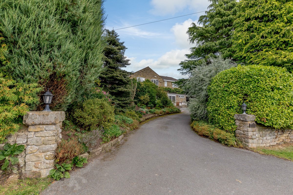 Come inside and have a virtual visit to the New House, Laverton HG4 3SX MOV youtu.be/wsPqV_KQiSo via <a href="/YouTube/">YouTube</a> Click through to our website to find out more information - bit.ly/3gKApqp

#Stunning #views #family #home 

#ProudGuildMember