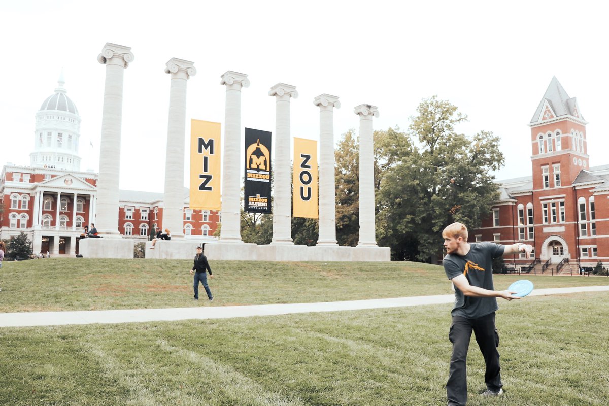 MizzouNavs's tweet photo. Do you like ultimate frisbee? Or just hanging out with friends? Meet us at Tiger Plaza (the grass by the tiger statue) tonight at 7pm for some fun! https://t.co/ktAZUy0TYM