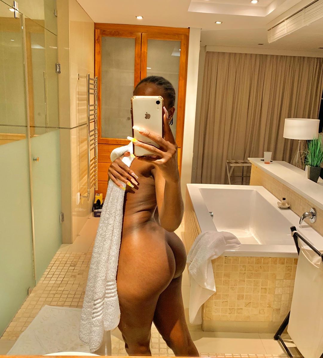 Velmarish1's tweet photo. Natural melanin babe🤎 https://t.co/34dkiqx5o1