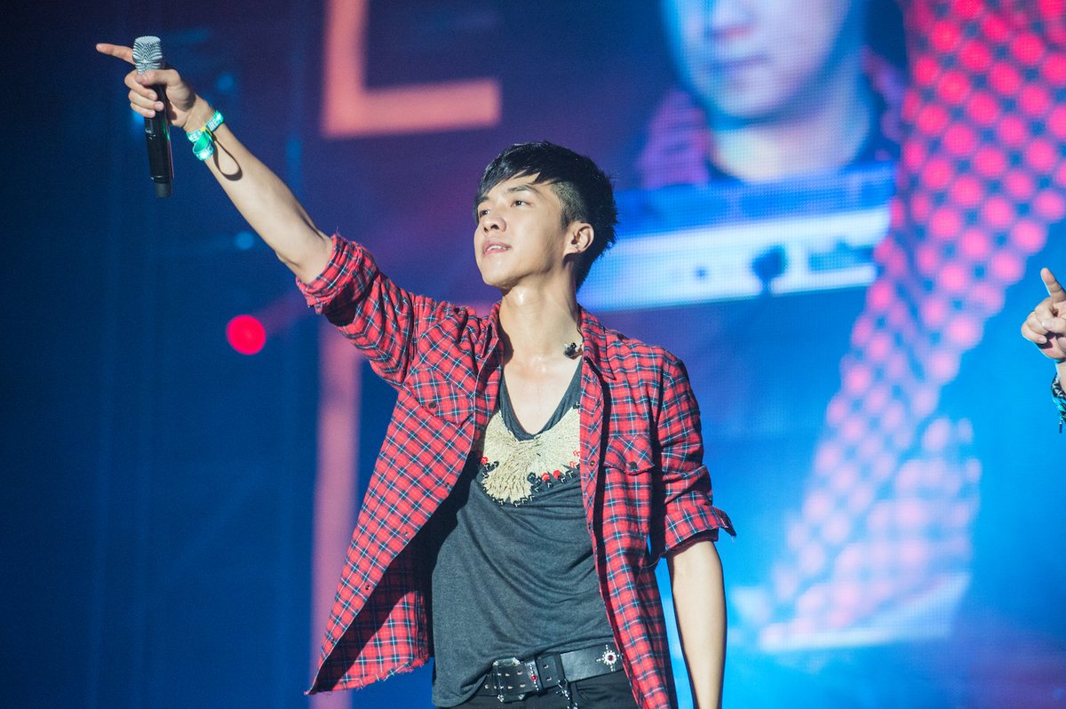 Mirabella_LSG's tweet photo. Обновление на официальном сайте Ли Сын Ги. Hope Concert 2013. Сегодня на сайте огромное количество фото. СынГи ❤️❤️❤️
Cr. https://t.co/GEkeZbJDLy
#LeeSeungGi #이승기 #ЛиСынГи #Hopeconcert https://t.co/eI8sJcwxqH
