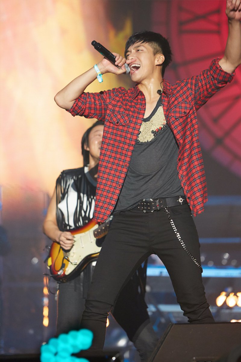 Mirabella_LSG's tweet photo. Обновление на официальном сайте Ли Сын Ги. Hope Concert 2013. Сегодня на сайте огромное количество фото. СынГи ❤️❤️❤️
Cr. https://t.co/GEkeZbJDLy
#LeeSeungGi #이승기 #ЛиСынГи #Hopeconcert https://t.co/eI8sJcwxqH
