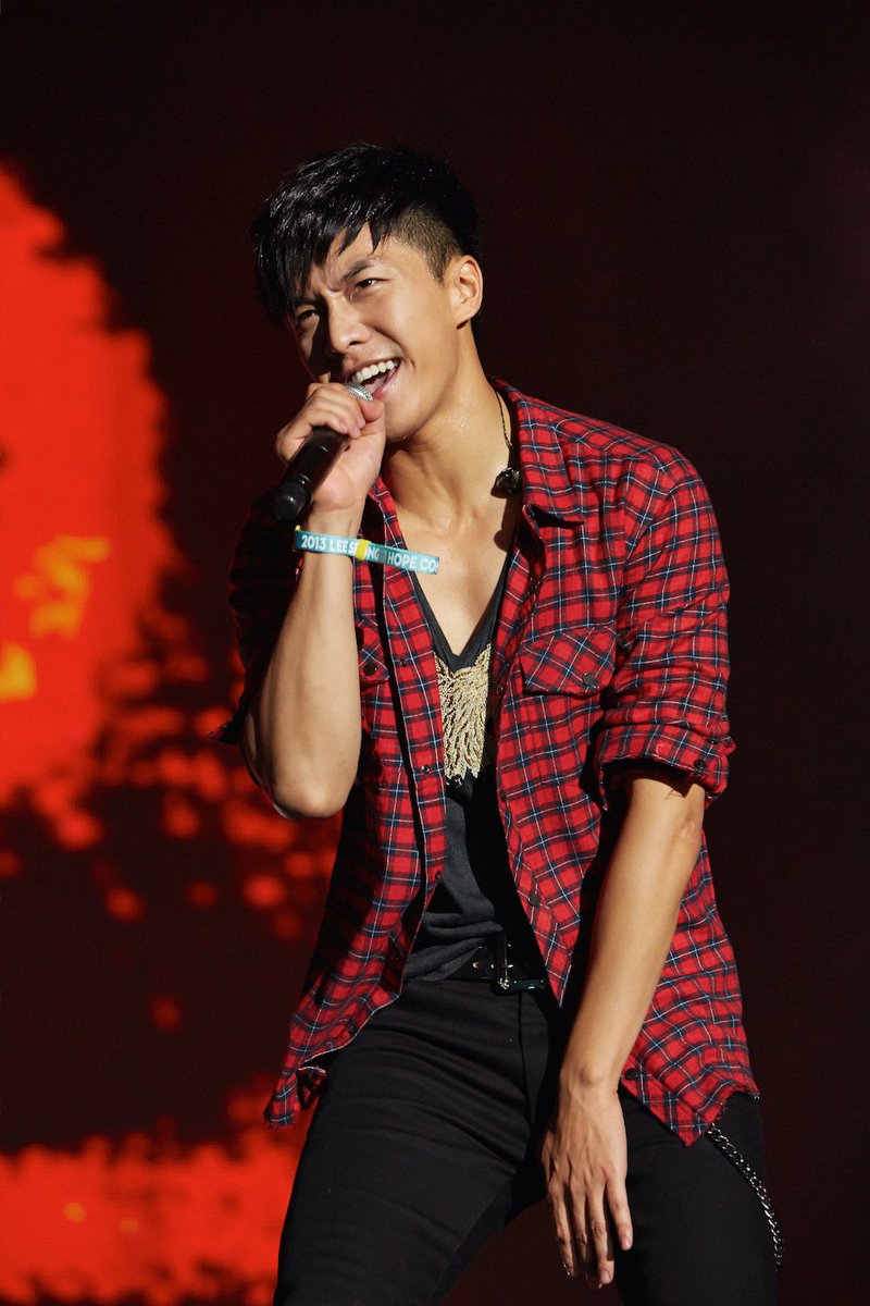 Mirabella_LSG's tweet photo. Обновление на официальном сайте Ли Сын Ги. Hope Concert 2013. Сегодня на сайте огромное количество фото. СынГи ❤️❤️❤️
Cr. https://t.co/GEkeZbJDLy
#LeeSeungGi #이승기 #ЛиСынГи #Hopeconcert https://t.co/eI8sJcwxqH