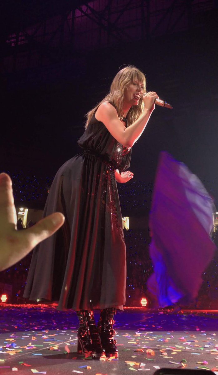 RepuTayNation's tweet photo. 2 years ago marks the best, most life-changing day of my life. I forever wish to go back to this moment 😭❤️ I couldn’t be more thankful that I got to experience this! #reptourdetroit https://t.co/gNJdl1mhpH