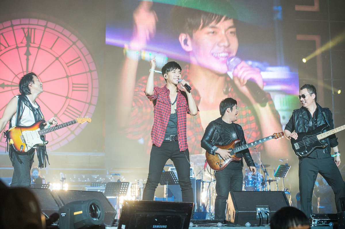 Mirabella_LSG's tweet photo. Обновление на официальном сайте Ли Сын Ги. Hope Concert 2013. СынГи, обожаю 😍😘😍
Cr. https://t.co/GEkeZbJDLy
#LeeSeungGi #이승기 #ЛиСынГи #Hopeconcert https://t.co/naCm9MmBKk