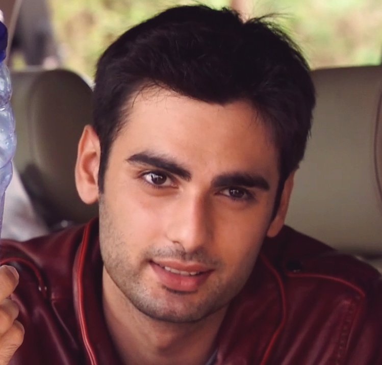sykdyk's tweet photo. Nuestro querido Danny Vyas #HappyBirthdayVarunKapoor https://t.co/YNQvvoeOYA