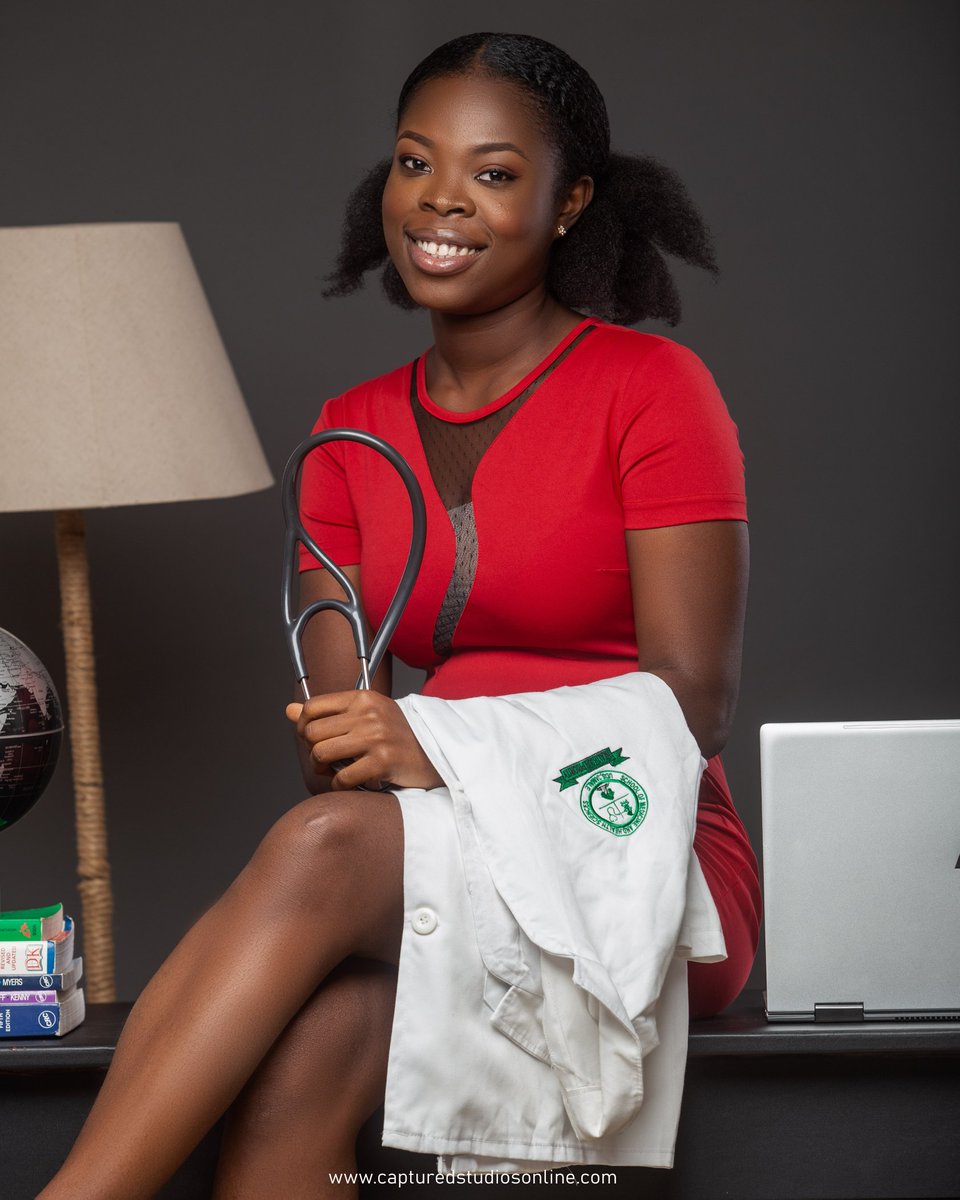 ms_delzy's tweet photo. Introducing DR. JENNIFER NANA ABENA OLADELE πππ
Your beautiful Medical doctorπ©πΎββοΈ
Your favorite MUA π@delzybeauty
Your talented Hairstylist π @hairbydelzy
#classof2020doctors #2020doctors
#femaledoctor
πΈ: @capturedstudios__
π : @hairbydelzy
π : @delzybeauty https://t.co/dlImrFhwLS