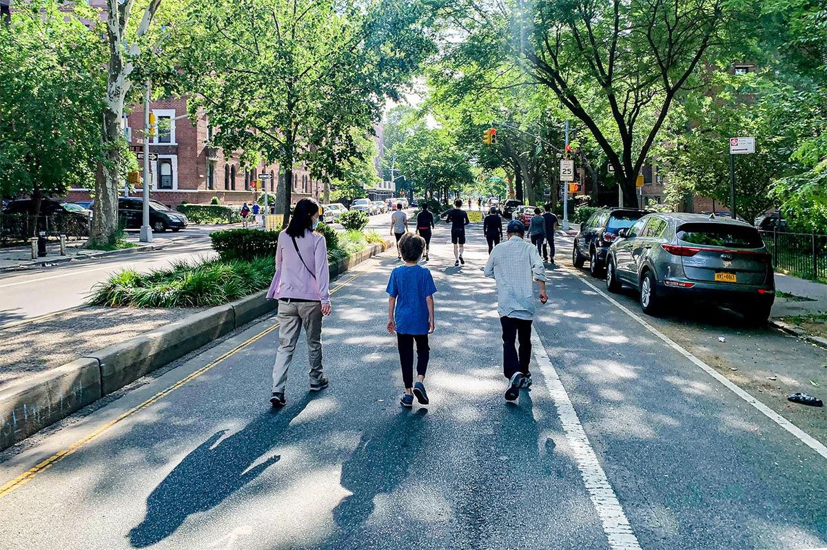 heartielook's tweet photo. I support making #34AveOpenStreets permanent with @Dromm25 @jessicaramos. Families in our communities depend on this space for safe social distancing and outdoor recreation. Can we count on your support? @nycmayor @NYC_DOT https://t.co/45Dj4vcBWx