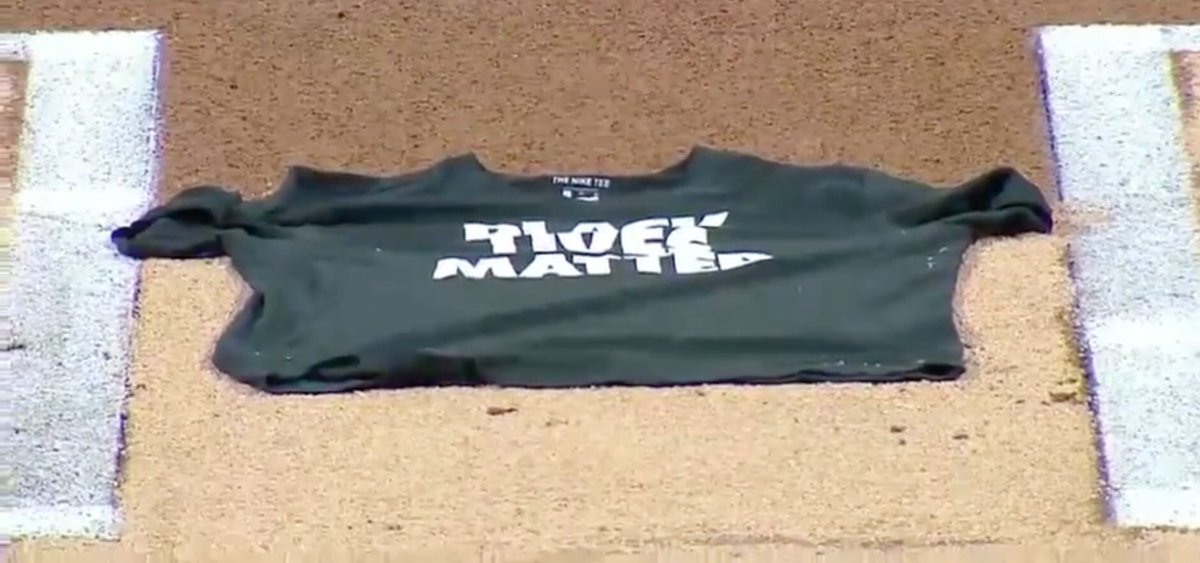 KatMcButterfly's tweet image. #BannerDrop 

#BLM. Thanks #MLB