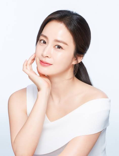  #KimTaeHee• 40 years old (March 29, 1980)considered as one of South Korea's most beautiful women Latest drama: Hi Bye, Mama!