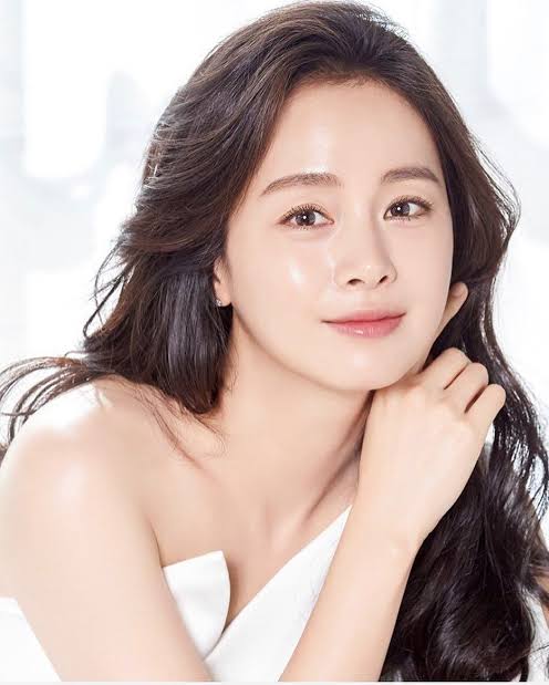  #KimTaeHee• 40 years old (March 29, 1980)considered as one of South Korea's most beautiful women Latest drama: Hi Bye, Mama!
