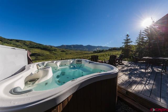 PremierMountain's tweet photo. Back on the Market! 59 Paradise Road is an iconic Colorado cabin located on the fence line of the Town of Mt. Crested Butte, offering unobstructed views of Snodgrass Mountain and the Elk Mountain Range. 

3 Beds
2 Baths
1,286 sq. ft
0.26 acres
$945,000
MLS 773167 https://t.co/Sfr8ef1rYm