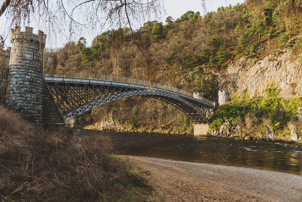 We're lucky to have some of the best salmon fishing in the country right on our doorstep. Sounds interesting? Our local ghillies can arrange for you and your party to go fly fishing on the Spey.

Get in touch at 01340 881 204.