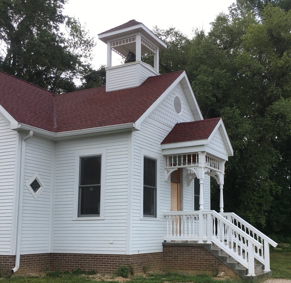 The video mentions the Kellams/Alexander school.  Here is a current (August, 2020) photo of the school, now located near the #SchaefferBarn and #JasperRiverWalk