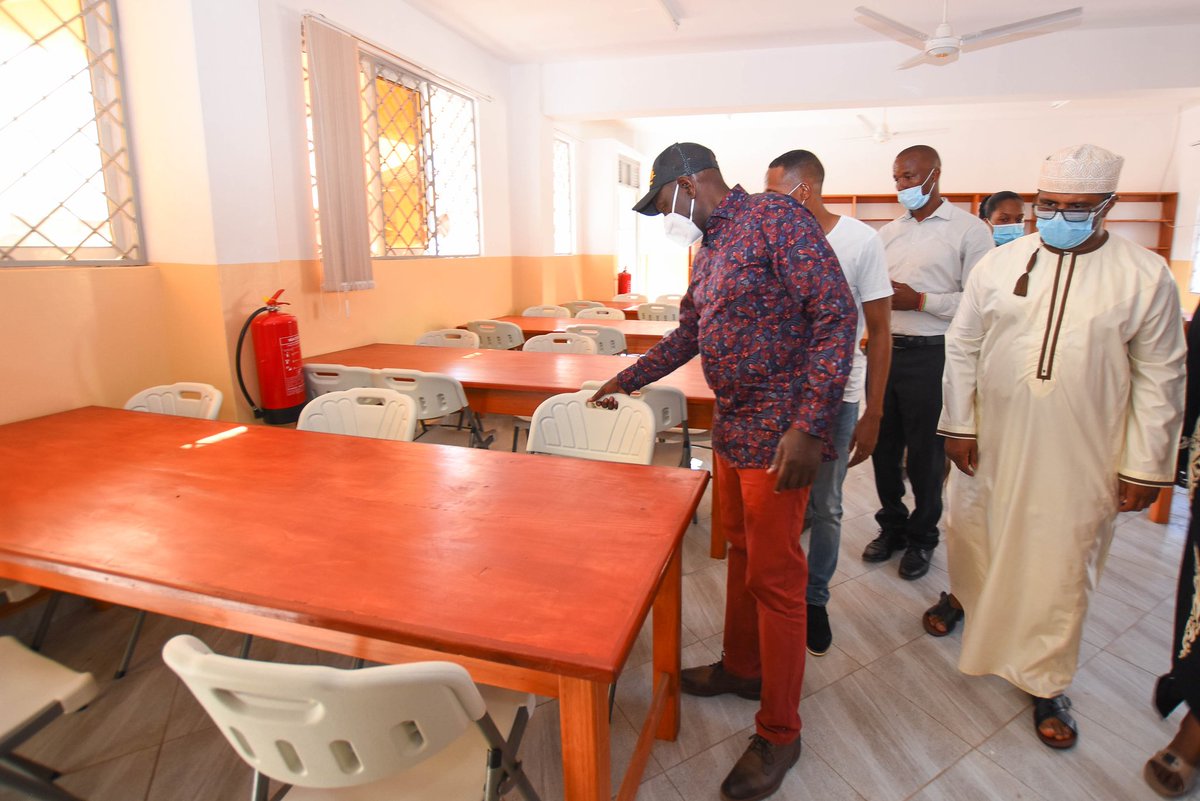 WilliamsRuto's tweet photo. During a tour of Nyali CDF offices, a community library, Kongowea Secondary Secondary and the issuance of NHIF cards to Nyali constituents at Kongowea Primary School, Nyali Constituency, Mombasa County. https://t.co/ljchyfYIf4