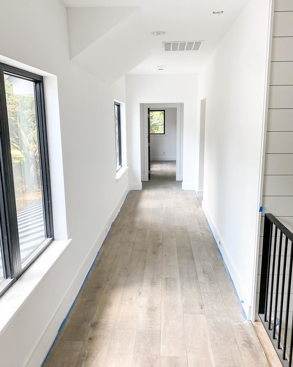 Marazzi_USA's tweet photo. There's nothing quite like checking in on your new home as it's being built. We love the light on the Wood Look #tile in this in-progress Texas #farmhouse!
#americanolean #featurefriday

📷 Instagram user fivehearthome_living featuring Chateau Reserve in Hickory Grove https://t.co/djPtHtD2QL