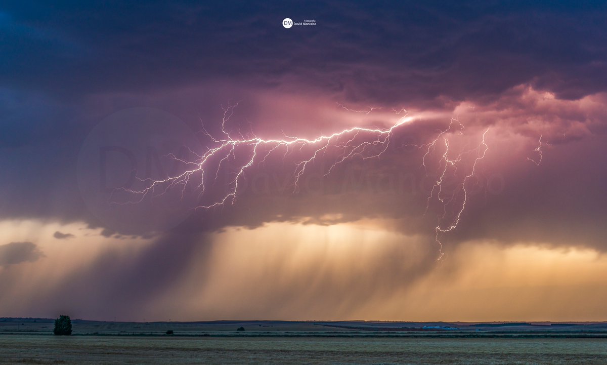objtormentas's tweet photo. #SORTEO
 Estas DOS fotografías en formato foam forte UV 30x40 pueden ser tuyas. 
Para participar:

1- RT a esta publicación
2- SIGUE esta cuenta 
3- Nombra a dos amigos tuyos aquí en Twitter

El ganador/a se conocerá el próximo 2 de Septiembre
¡Mucha suerte! https://t.co/bi6lejewWr