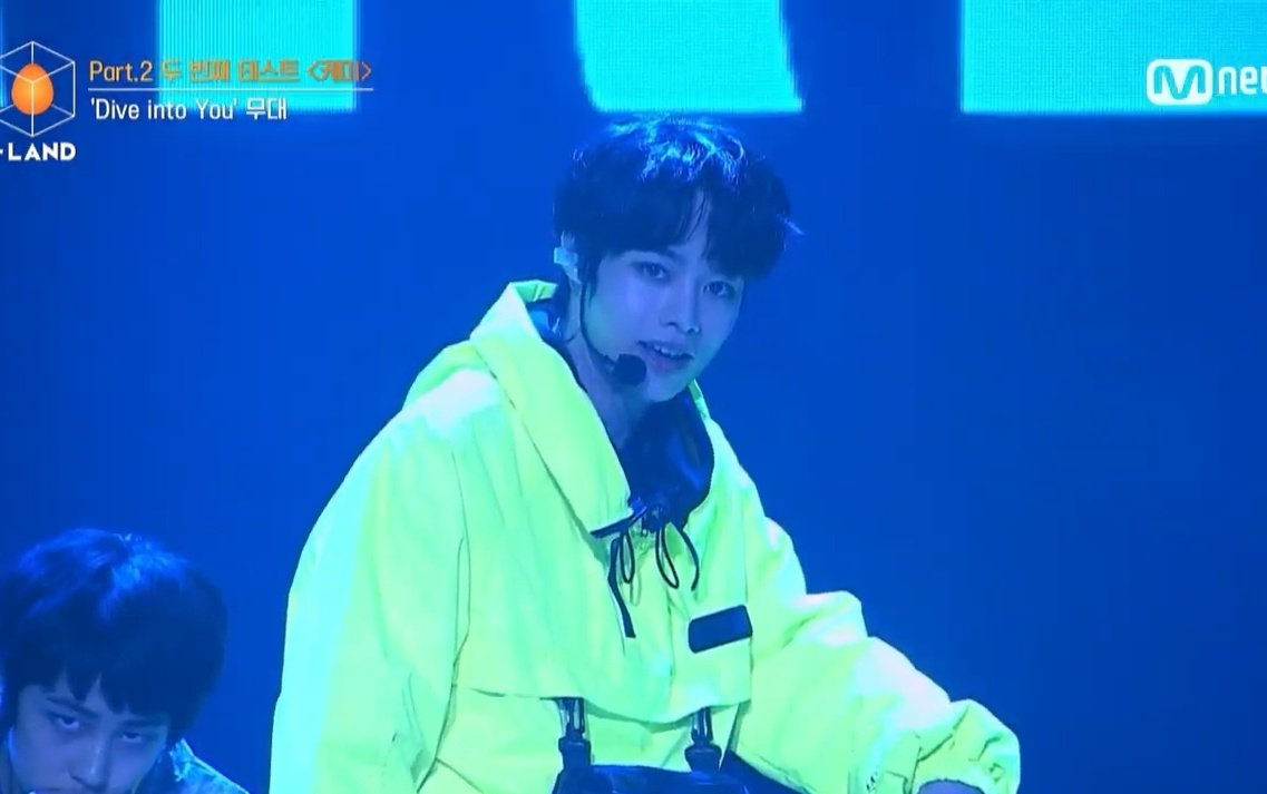 KimTuyn73022320's tweet photo. It's unfair for Hanbin, he deserves the comment from the producer but ... where? he's tailed ,he's friendly, he have a nice voice and he's dance bot bad but where ??? Don't have a comment for Hanbin? Mnet ??? What are u doing ?? Sorry for my annoyance today if it bothers you. https://t.co/Oy7DrLwN8H