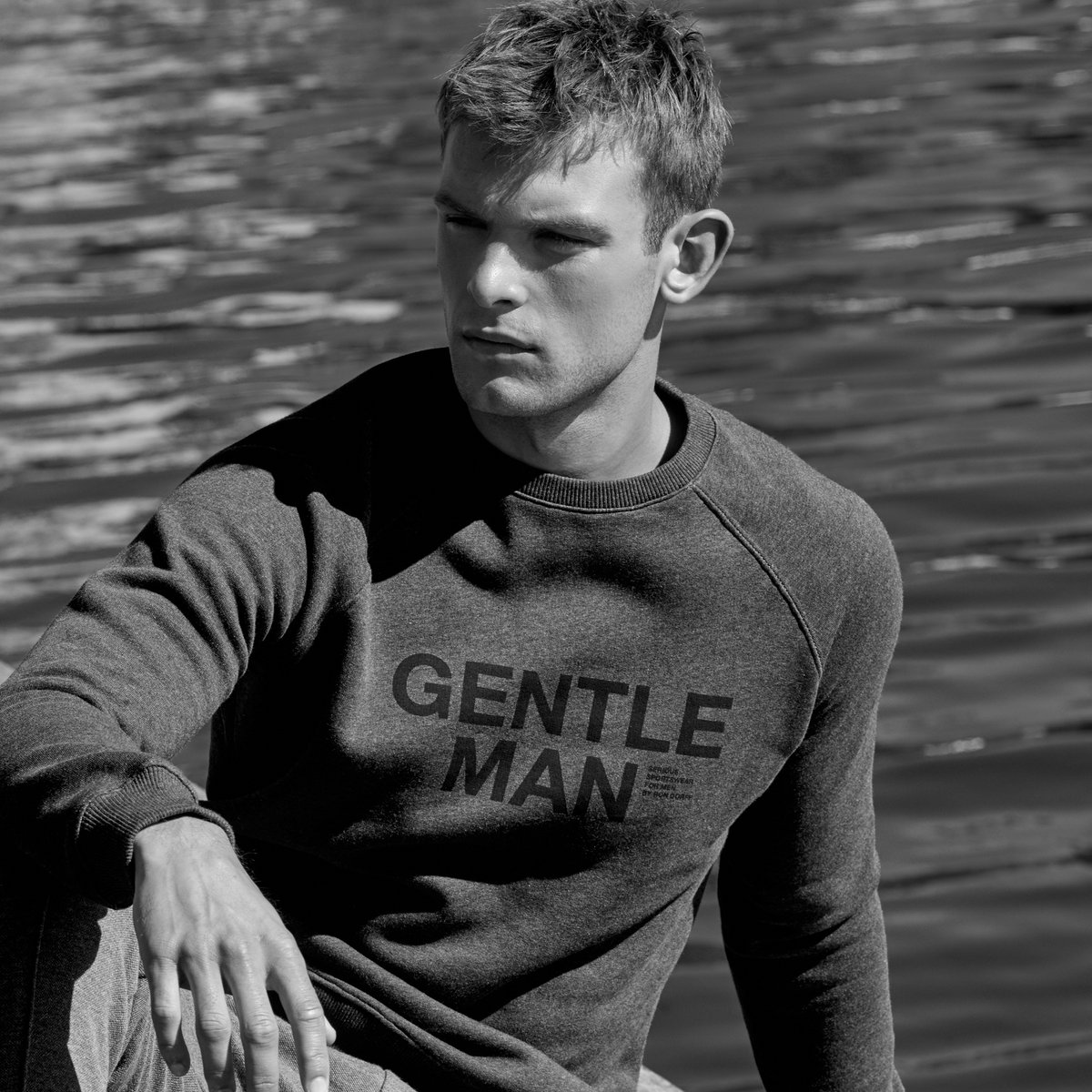NOW IN - GENTLEMAN sweatshirt from the new Urban Evening Sports Collection.

#RonDorff #AW20 #NewCollection #UrbanEveningSports #Gentleman

@elliottreeder
@smiggi