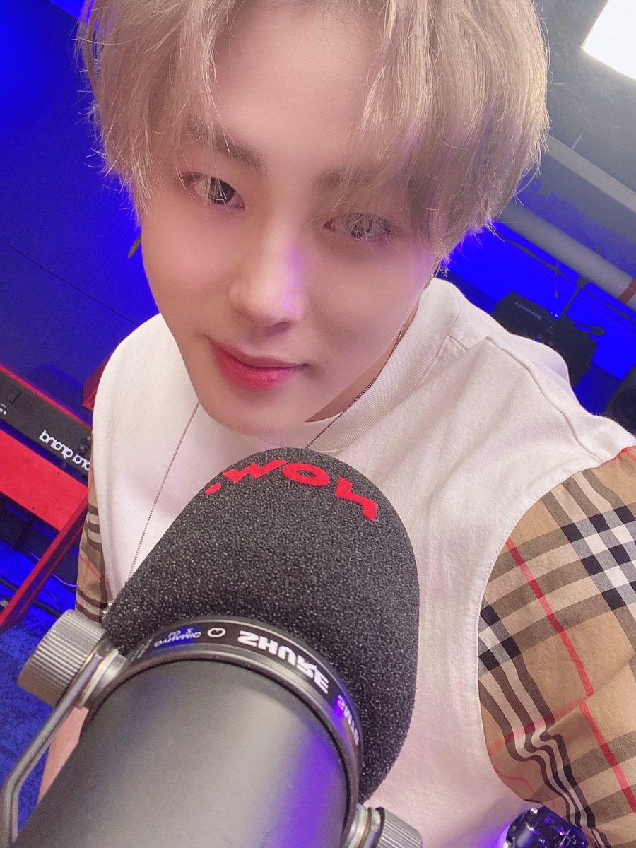 하성운 tweet media