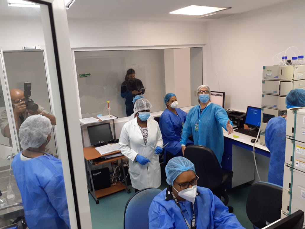 PeriodicoHoy's tweet photo. #PeriódicoHOY COVID-19: Llegaron 100 mil pruebas y miles más fueron pedidas por el Gobierno #ElPaísHOY https://t.co/u0ziOtm9EA
#COVID19 #Coronavirus #Pruebas #Miles #Pedidas #Gobierno https://t.co/ewe8Am0jn0