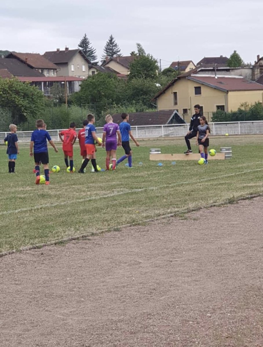 TojfTeam's tweet image. Dernier jour de stage ⚽️
Matin : golf foot 🏌️‍♂️
Après-midi : Programme Éducatif Fédéral en salle 🤓

#TOJF 🟣🟡