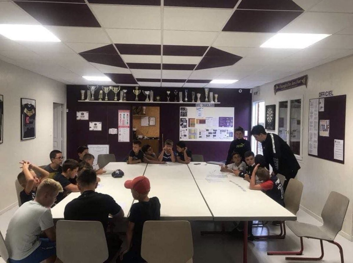 TojfTeam's tweet image. Dernier jour de stage ⚽️
Matin : golf foot 🏌️‍♂️
Après-midi : Programme Éducatif Fédéral en salle 🤓

#TOJF 🟣🟡