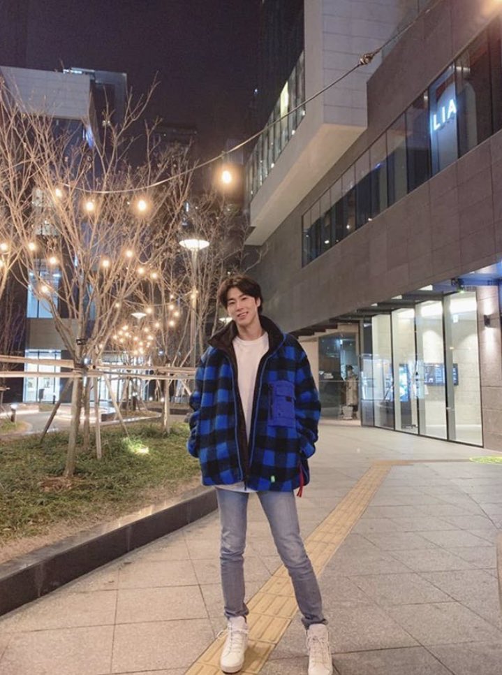 Yunho serving us boyfriend look (2)Retweet for morning walkLike for late night walk