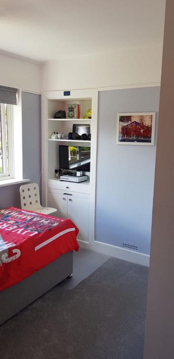 sunshine_pd's tweet photo. Recent bedroom completed in @dulux Misty Mirror &amp; Liverpool red, tinted especially! @paintersworlduk @duluxacademy @LFC @LivEchoLFC @paintdotco @TradeTalks @decoratorsforum @DTPaintExpert https://t.co/B3LdrP8J9a