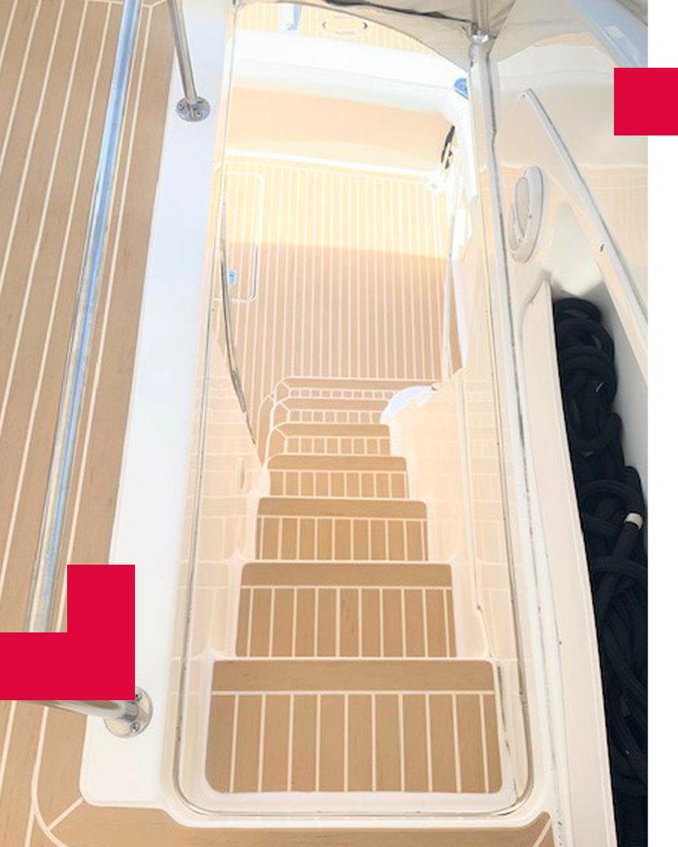PlasDECK's tweet image. Silverton 42 Convertible 2000, Hybrid Style 'Blonde with Off-White Lines' installed by PlasDECK. 

#syntheticteak #plasdeck #coolprojects #diyprojects #silvertonyachts @silvertonyachts #boatinglife #boatproject