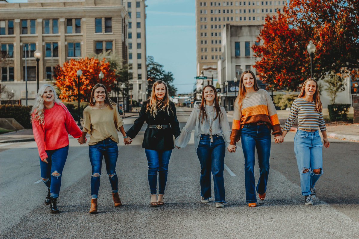 Calling all Seniors! I am now opening my Senior Rep application. Click the link in my bio to apply!