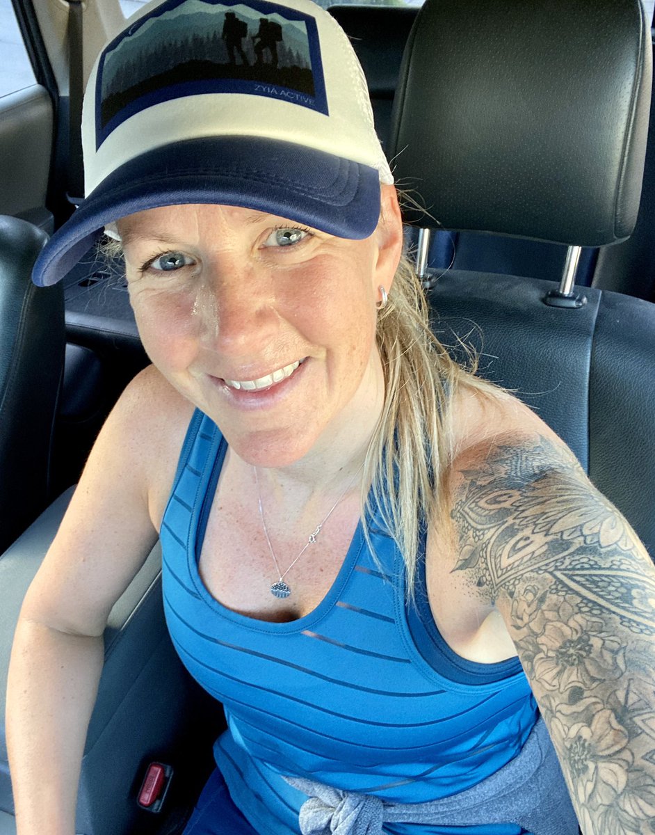 keeprunningkris's tweet photo. Short little 5K run with my bestie and then a sunny walk with Ozzy! Happy Friday! #fridaysaregood #run #runhappy #runstreak #day272 #runwithrivs #runforrivs https://t.co/ywQwqfWEor