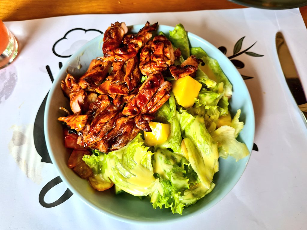 dawisu's tweet photo. Had lunch today with my  brother @ateffawaz10, the owner of @GustoResto and @gusto_market.ng (on Instagram), of course at the restaurant, which is the best restaurant in the entire 19 northern states of Nigeria. Thank you very much for a wonderful time bro and God bless. https://t.co/MfhKBN2YUp