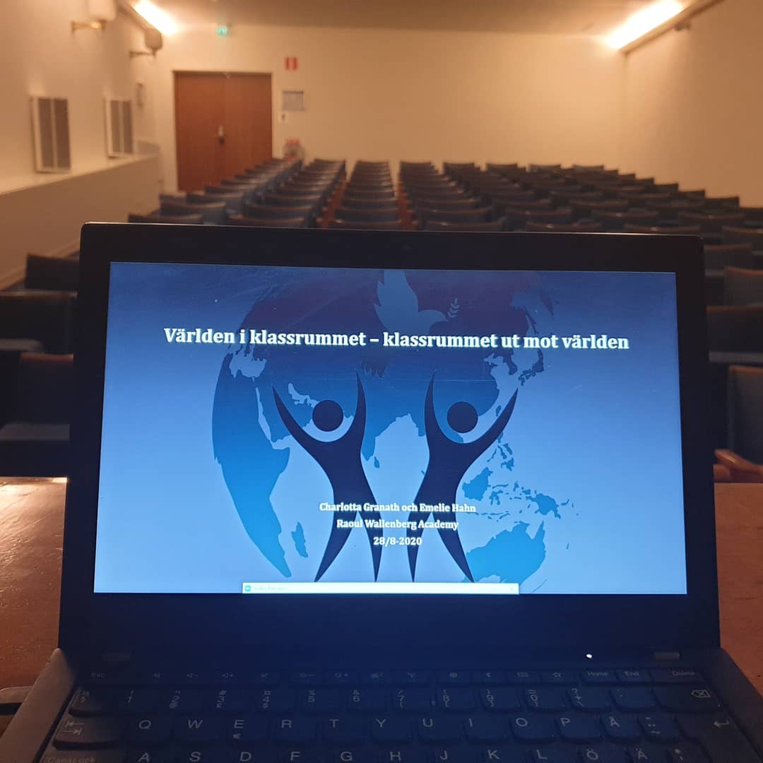 Digital föreläsning med <a href="/CharlottaGrana2/">Charlotta Granath</a> idag och vi har fått roliga besked om vår bok: återkoppling från redaktör nästa vecka och då börjar även formgivaren att ta fram ett omslag 😃🙏📚 @pedagoguppsala @wearevrskolor <a href="/sanomautb/">Sanoma Utbildning</a>