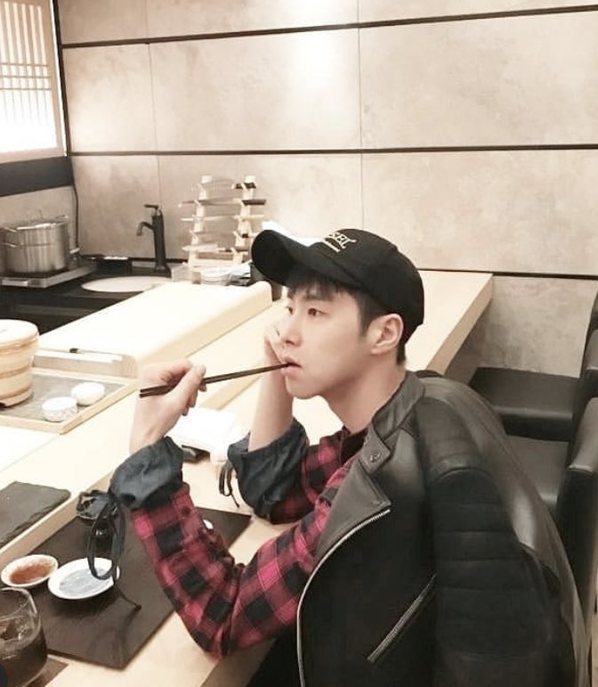 Yunho serving us boyfriend look (4)Retweet for Pizza date Like for Sushi date